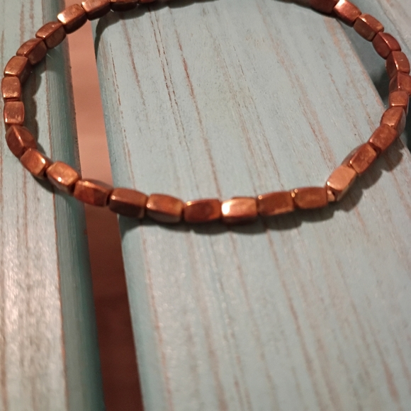 2 Stretchable Bracelets - Picture 2 of 2